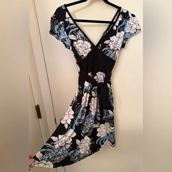 Eyeshadow Floral Midi Dress - Black Blue White Botanical Print - Picture 2 of 7